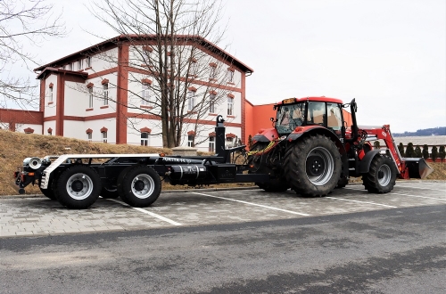 Traktorový nosič kontejnerů PORTÝR 14.10