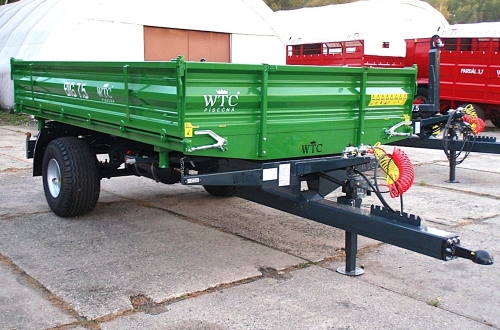 Traktorový návěs BIG 7.5 s třístranným sklápěním